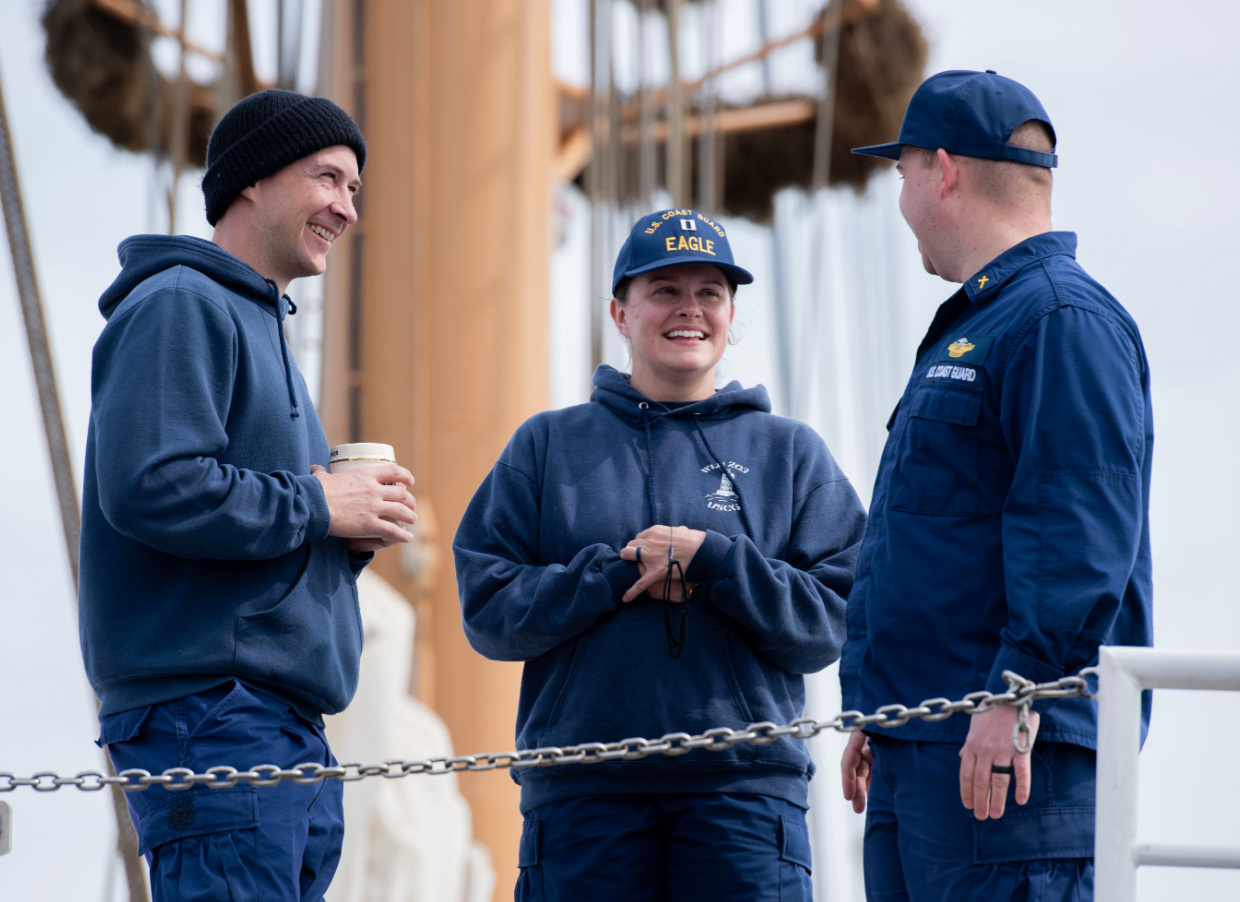 THE FOUNDATION’S PILOT PROGRAM WITH THE
CHAPLAIN CORPS PROVIDES SUPPORTIVE RESOURCES
FOR COAST GUARD MEMBERS ACROSS THE COUNTRY.
USCG PHOTO BY PETTY OFFICER 3RD CLASS CARMEN CAVER