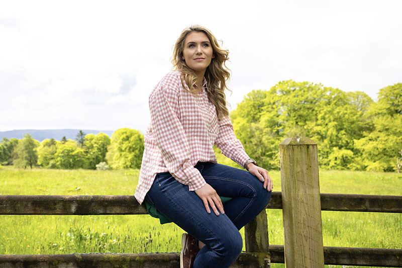 Uni Qure Ashley C N Ireland 69 A5373 webcrop